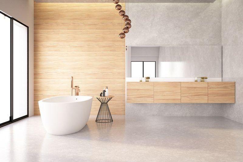 Przestronna łazienka z drewnianymi meblami